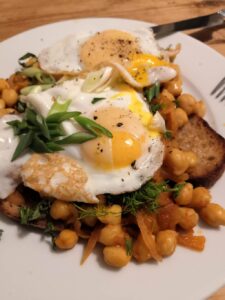Harissa chickpeas with fried gggs